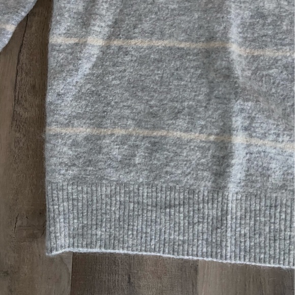 Aritzia Wilfred Sweater - XS - Picture 3 of 4